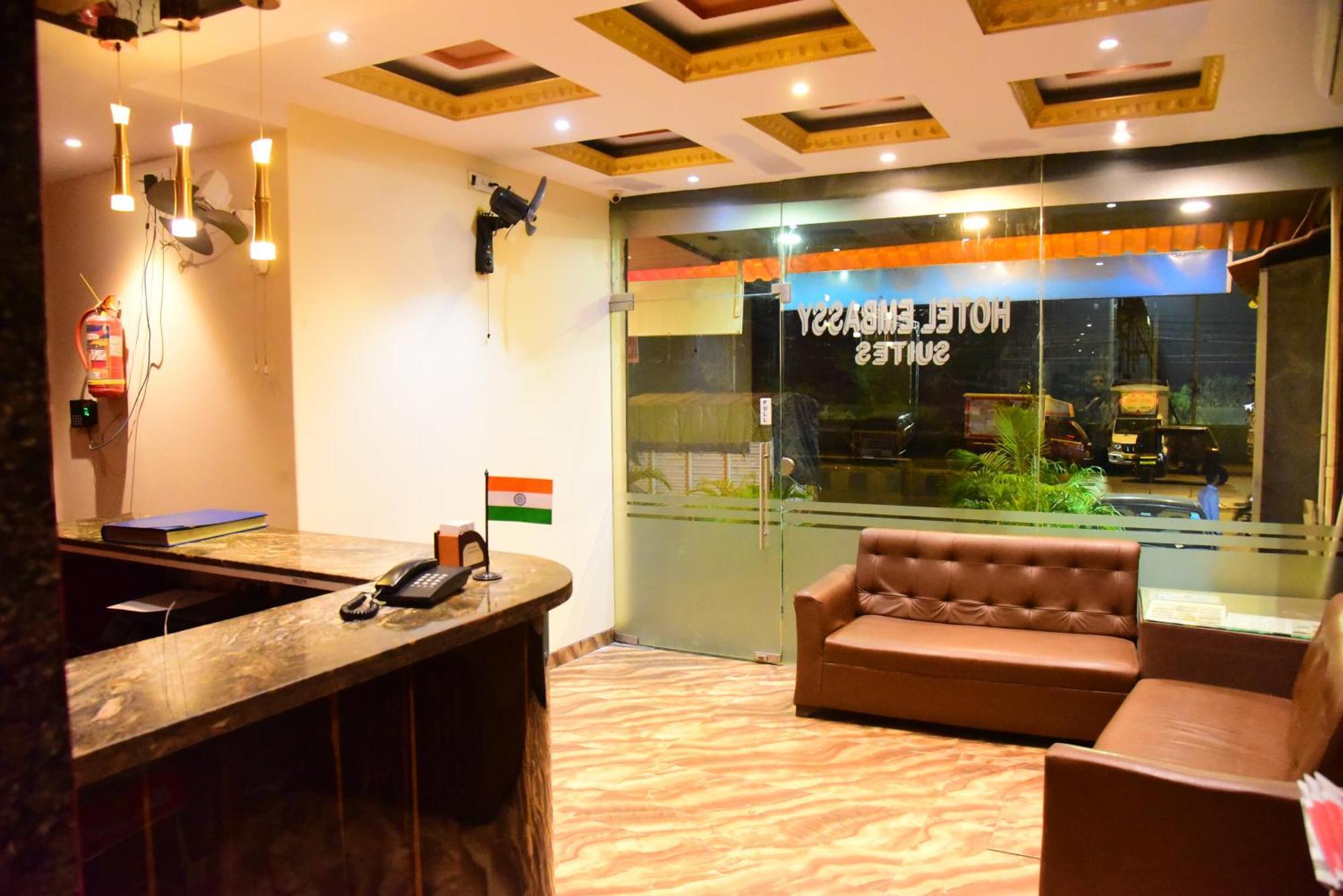 Hotel Embassy Suites Мумбай Екстериор снимка